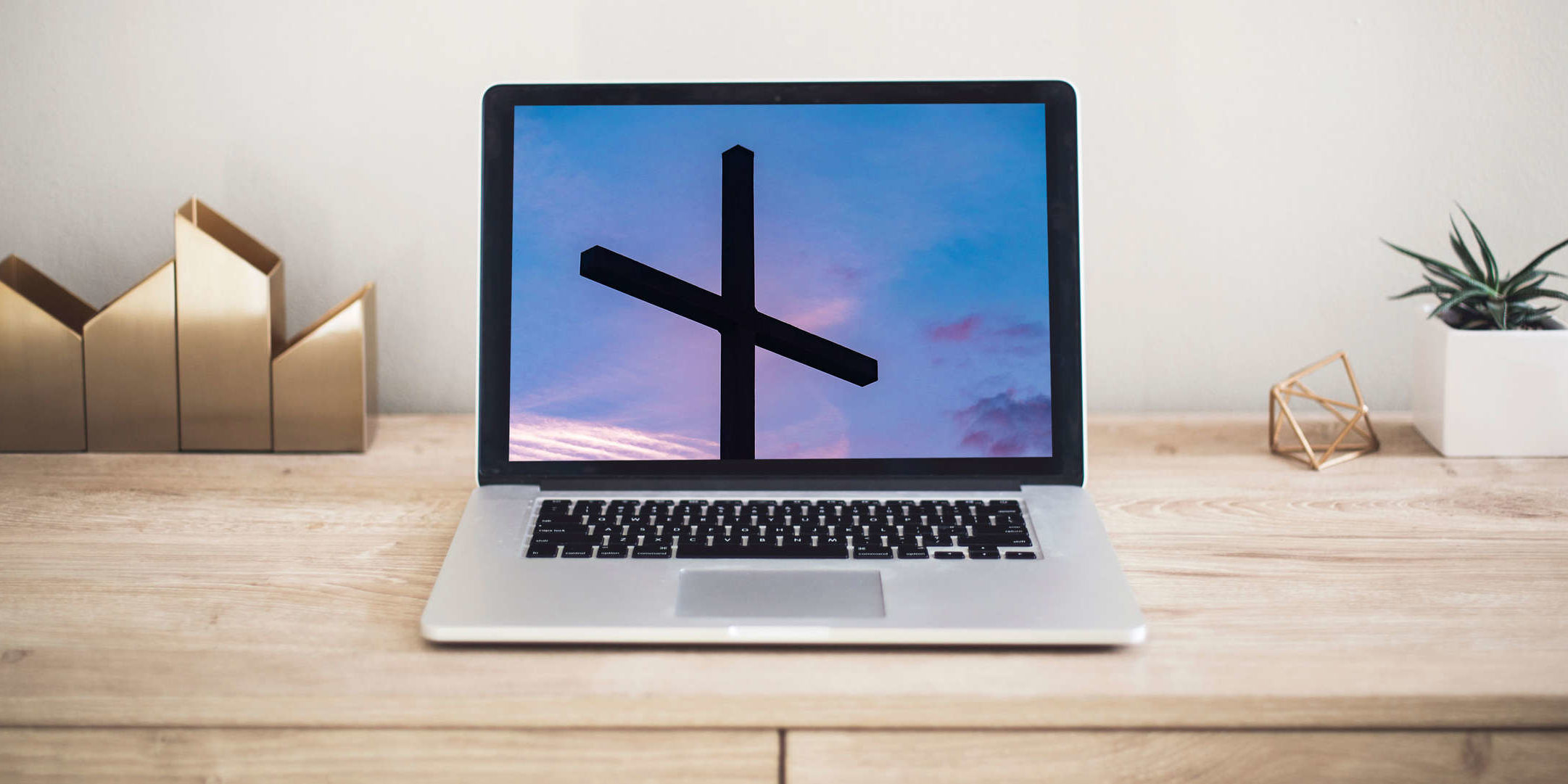 Themenbild_kirche_zu_hause_digital_rdax_2279x1081_60