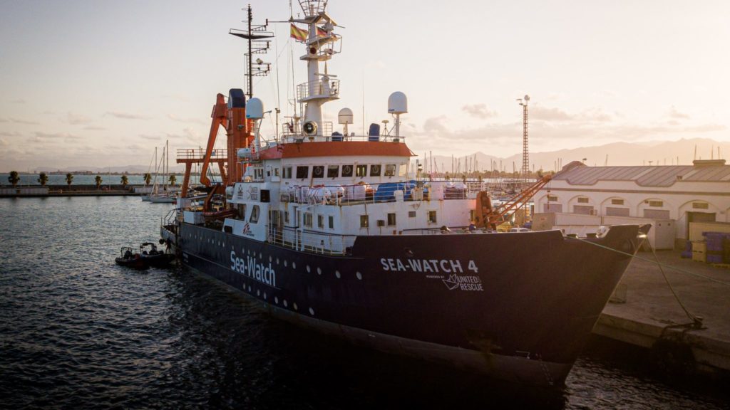 Man lässt keine Menschen ertrinken.