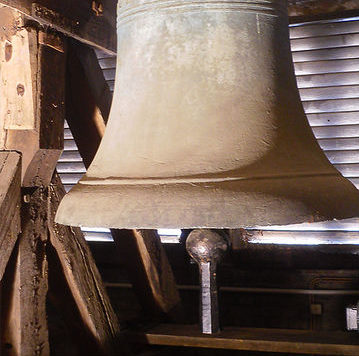 Glocken läuten für Flutopfer